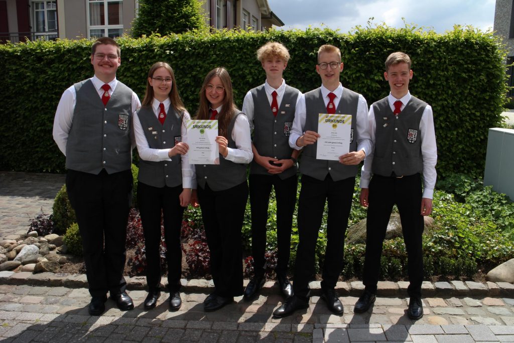 Stadtkapelle Delbrück Nachwuchsmusiker: Jonas Hessel, Samira Venne, Anne Hörster, Julian Hessel, Adrian Jüde und Simon Hartmann bestehen D1- und D2-Lehrgänge